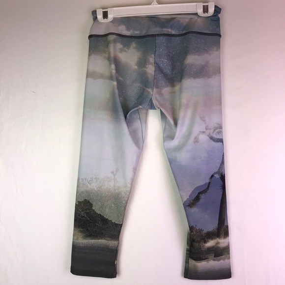 Onzie Desert Print Cropped Leggings - Picture 2 of 7